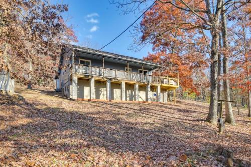 Serene Springfield Retreat on 6 Acres with Hot Tub!