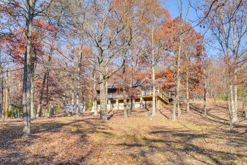 Serene Springfield Retreat on 6 Acres with Hot Tub!