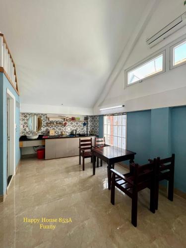 Căn Funny (Can Funny) in Thang Nhat