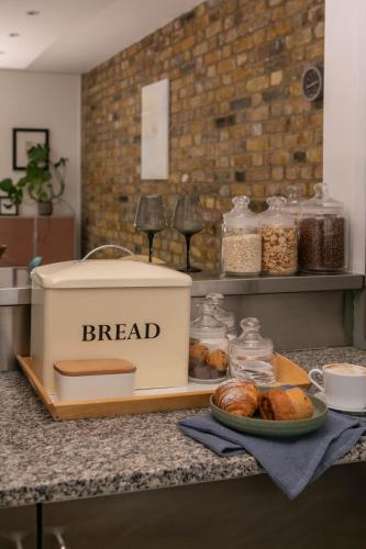 The Luxury Inn - image 9