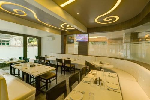 Restaurant, Crown Inn in Panvel