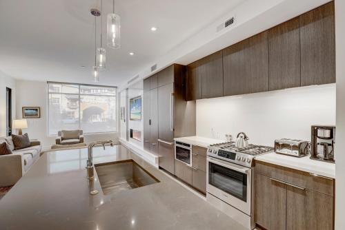 Lift Park City Condominiums - 주방