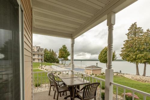 Westwood Shores Waterfront Resort - 발코니/테라스