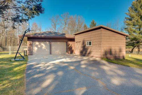 Pet-Friendly Tomahawk Home Deck and Private Hot Tub