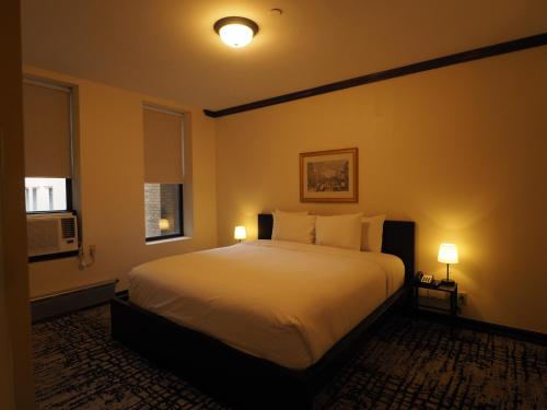 room detail thumbnail 1