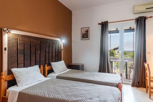 2 bedrooms, 9 beds