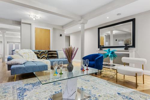 Picture of Ultra Massive House By Hyde Park