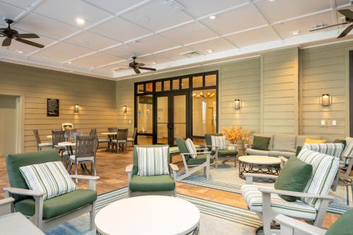 Attractions, Dollywood's HeartSong Lodge & Resort in Pigeon Forge (TN)