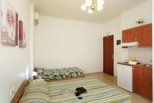 1 double bed, 1 twin bed