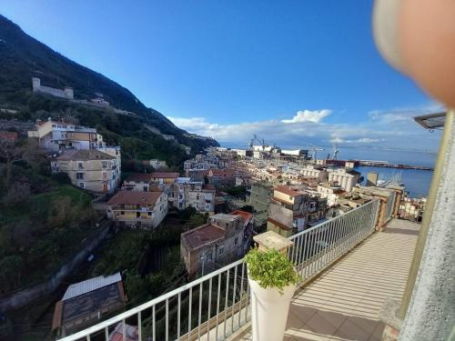 Sunset Shores Oasis - Gulfview Haven Rooms with a View, strategic for Pompeii, Amalfi, Capri, and on the Road to Sorrento- progetto sociale Artigiani della preziosità