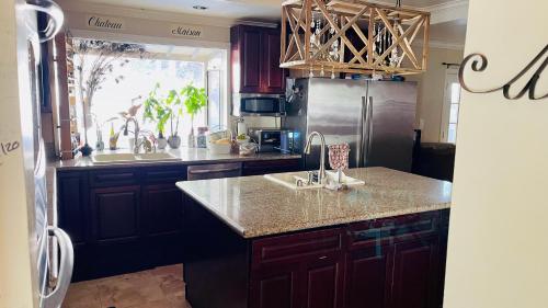 Private Room View Pool Big Estate Oasis Extra Fee 4 Guest Clea-ning Pet WOMEN ONLY in Encino