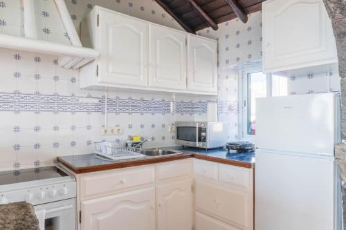 ห้องครัว, Mosteiros Natural Pool House in มอสเตย์โรส