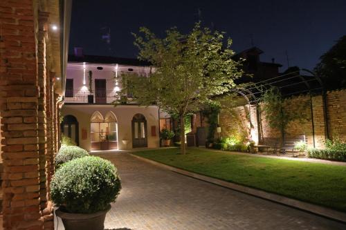 Dārzs, DOMUS AQUENIGRE in Canneto sull' Oglio