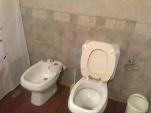 Casa quinta chica con pileta quincho y parque para 8 comfirmar reserva x telefono