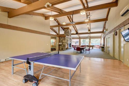 Harstine Island Cabin with Fire Pit Walk to Beach!