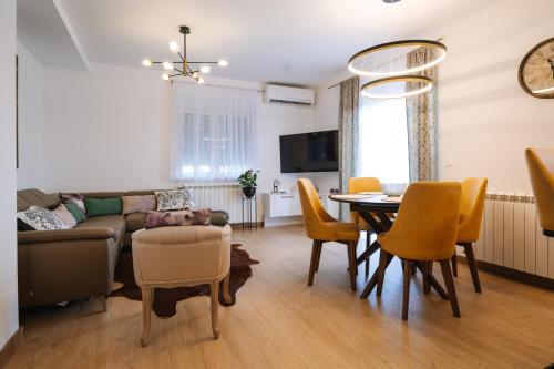 Nika apartman, Surčin