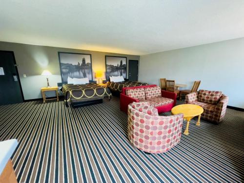 Super 8 by Wyndham Shakopee in Shakopee