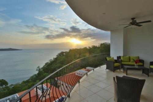 Playa Flamingo - 2 BR condo with great ocean views - FLAMINGO TOWERS 25