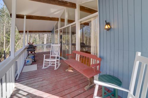 Londonderry Vacation Home with Deck and Gas Grill! in Londonderry, USA