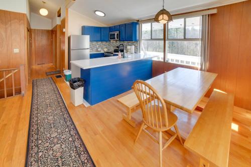 Londonderry Vacation Home with Deck and Gas Grill! in Londonderry, USA