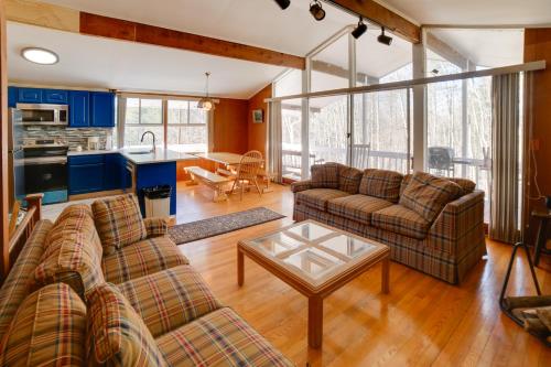 Londonderry Vacation Home with Deck and Gas Grill! in Londonderry, USA