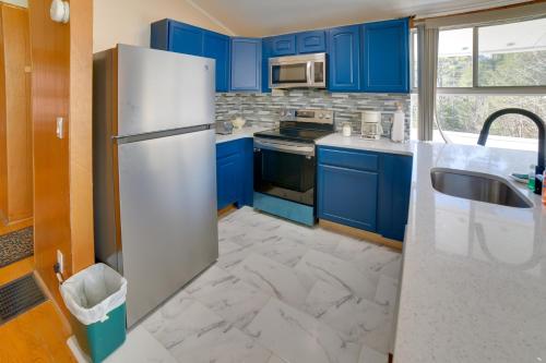 Londonderry Vacation Home with Deck and Gas Grill! in Londonderry, USA