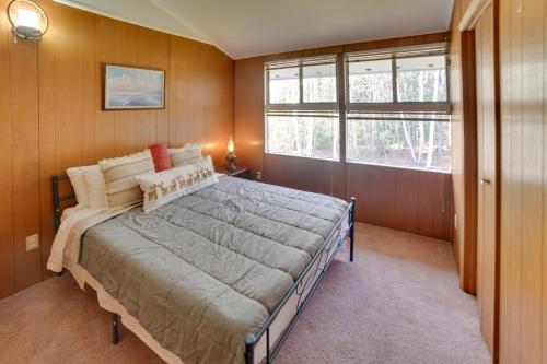 Londonderry Vacation Home with Deck and Gas Grill! in Londonderry, USA