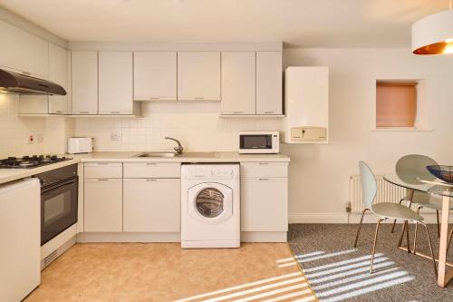 King's Corner - Townhouse in the Heart of the City - image 3