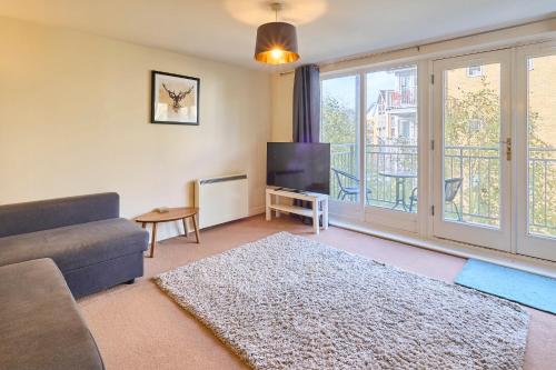 Bingley Court - Open plan apartment near Canterbury East Station - main image