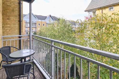 Bingley Court - Open plan apartment near Canterbury East Station - image 2
