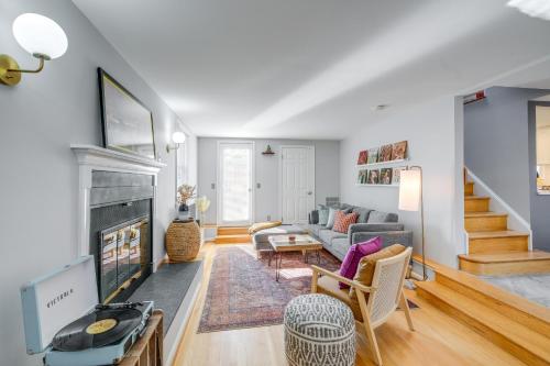 Old Town Alexandria Home Less Than 1 Mi to Waterfront! in Alexandria, USA