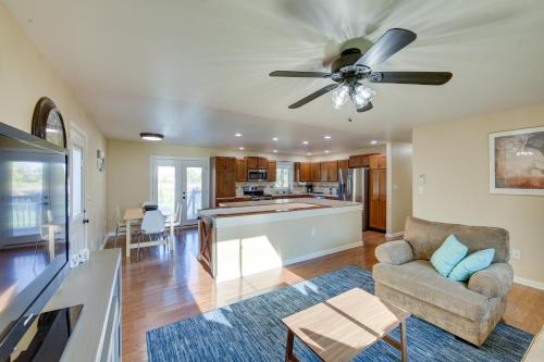 Palmyra House with Private Hot Tub and Fenced Yard! in Palmyra, USA