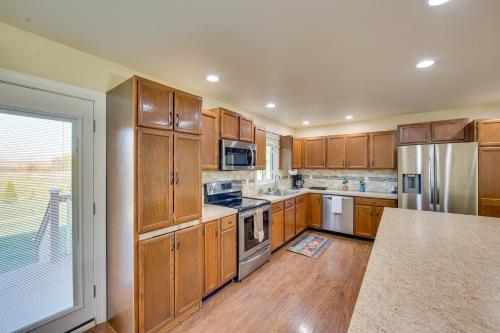 Palmyra House with Private Hot Tub and Fenced Yard! in Palmyra, USA