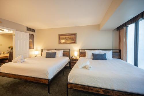 Stay Together Suites - Suite On The Strip Steps From Bellagio & Cosmo Sleeps 11 - NO RESORT FEE, Las Vegas (photo 5)