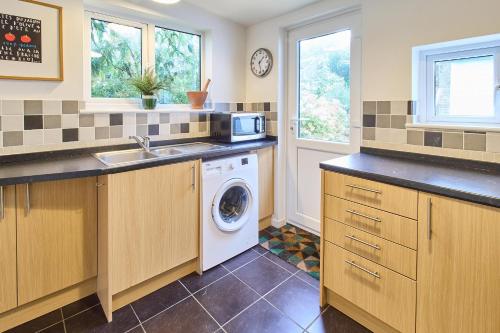 Prospect Place - Lovely house just outside of city centre - image 12