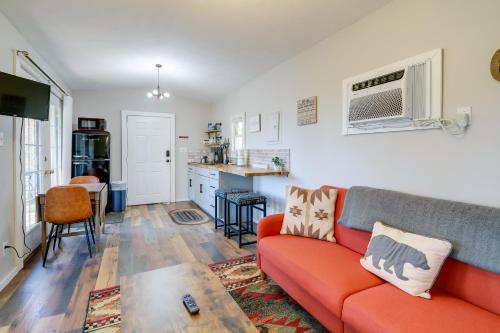 Cozy Hope Cabin Vacation Rental in Cosby with View in Cosby, USA