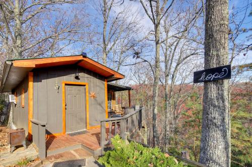 Cozy Hope Cabin Vacation Rental in Cosby with View in Cosby, USA