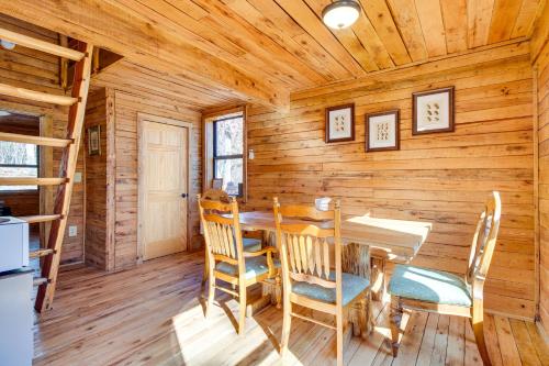 Secluded Cotter Cabin, 1 Mi to White River Fishing in Cotter, USA