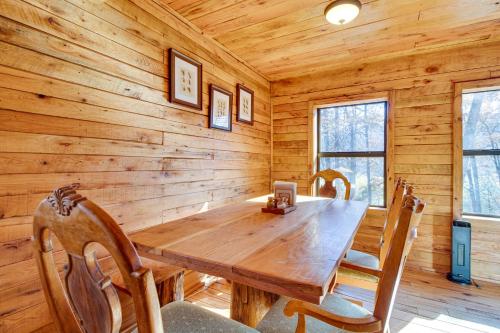 Secluded Cotter Cabin, 1 Mi to White River Fishing in Cotter, USA