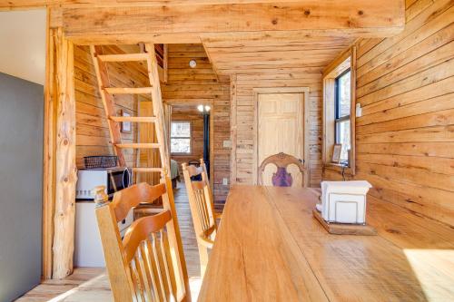 Secluded Cotter Cabin, 1 Mi to White River Fishing in Cotter, USA