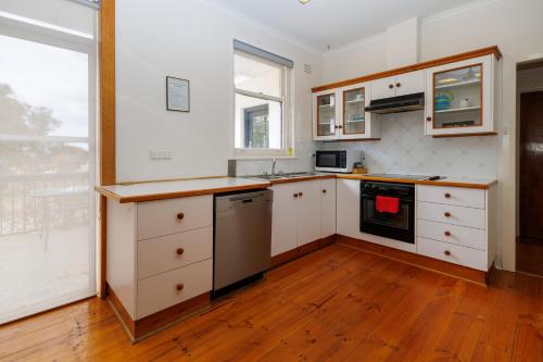 เคป เจอร์วิส แอ็กคอมโมเดชั่น แอนด์ คาราวาน พาร์ค (Cape Jervis Accommodation & Caravan Park) in เคพ เจอร์วิส