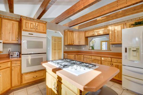 Peaceful Hibbing Getaway Heated Floors, Fire Pit! in Hibbing (MN)