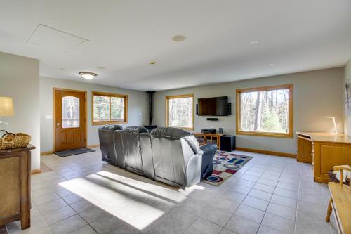 Peaceful Hibbing Getaway Heated Floors, Fire Pit!