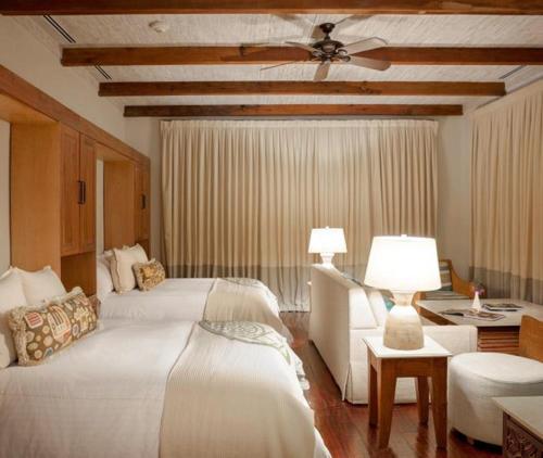 1 king bed, 2 sofa beds