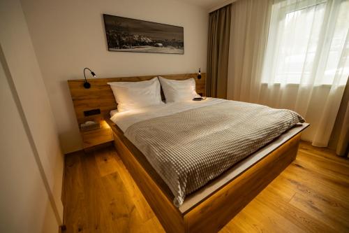 2 bedrooms, 3 beds