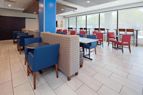Holiday Inn Express Los Angeles LAX Airport by IHG in Los Angeles, USA