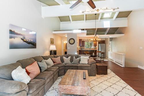 The perfect getaway for a small group or families thumb 3