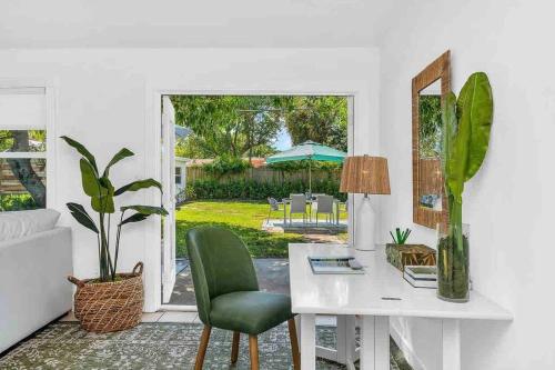 King Bed, Long-Term - Tropical Oasis!