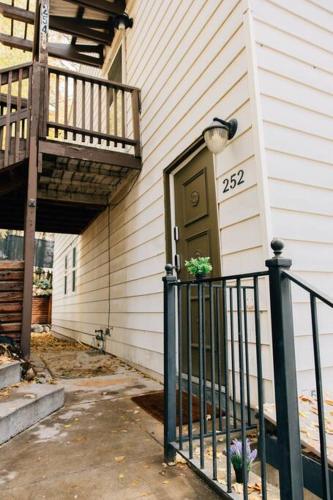 Cozy Apartment a few steps from The Capitol