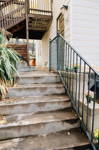 Cozy Apartment a few steps from The Capitol